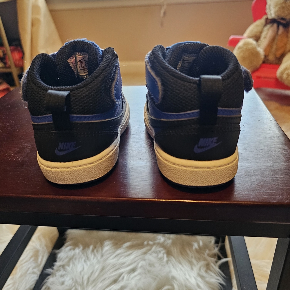 Nike Kids Sneakers in Black and Royal Blue - Picture 4 of 8
